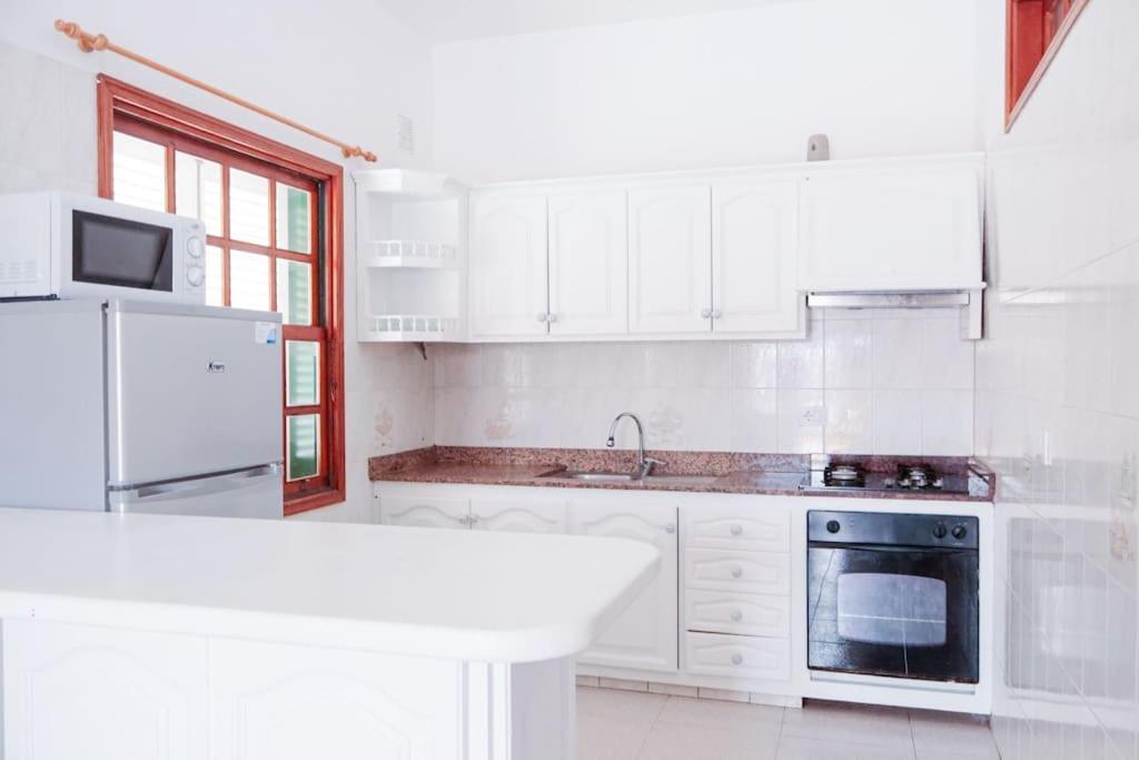 Acogedora Casa En Abades En Tranquila Urbanizacion Villa Екстериор снимка